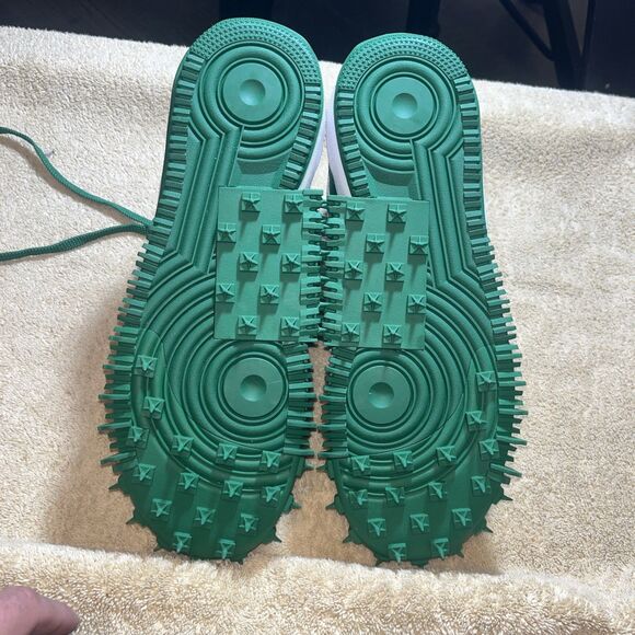 Athletic_Shoes